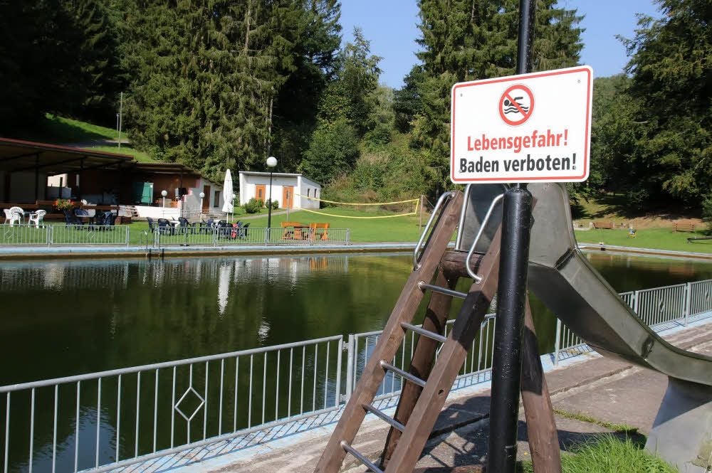 Im Breitunger Feuerlöschteich ist das Baden verboten.
