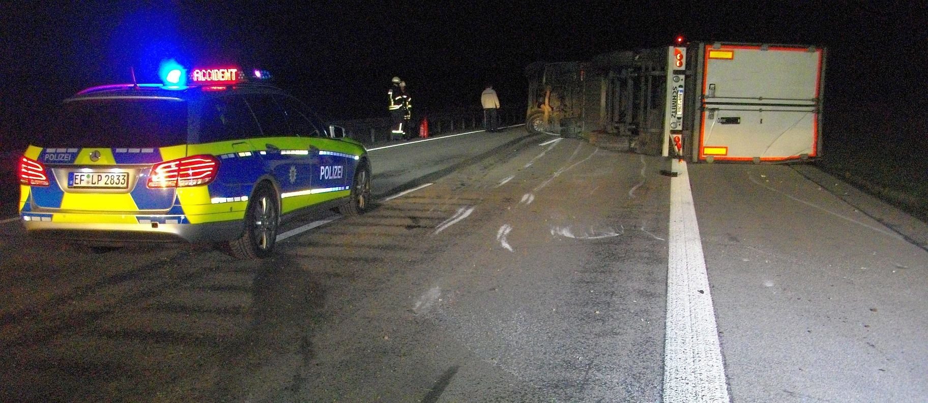 Der umgekippte Sattelzug sorgte auf der A38 am Montag für kilometerlange Staus.