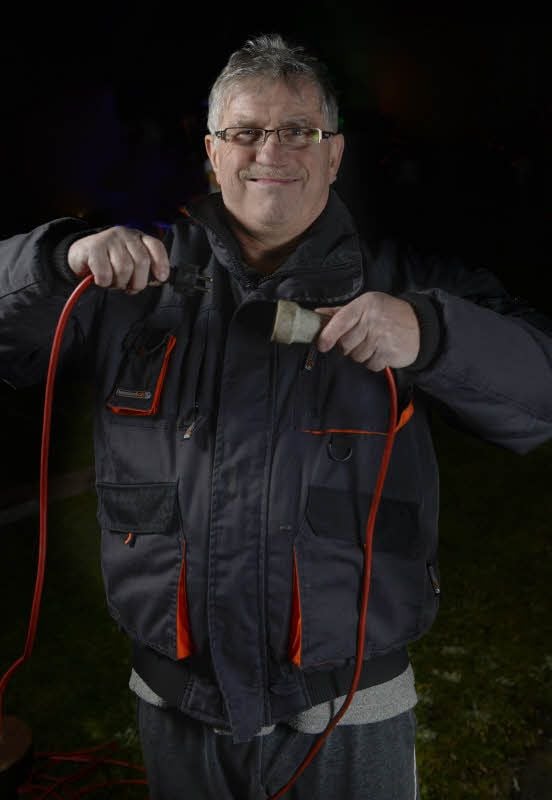 Karl-Heinz Schulze sorft in Bitterfeld für Licht und Laune.