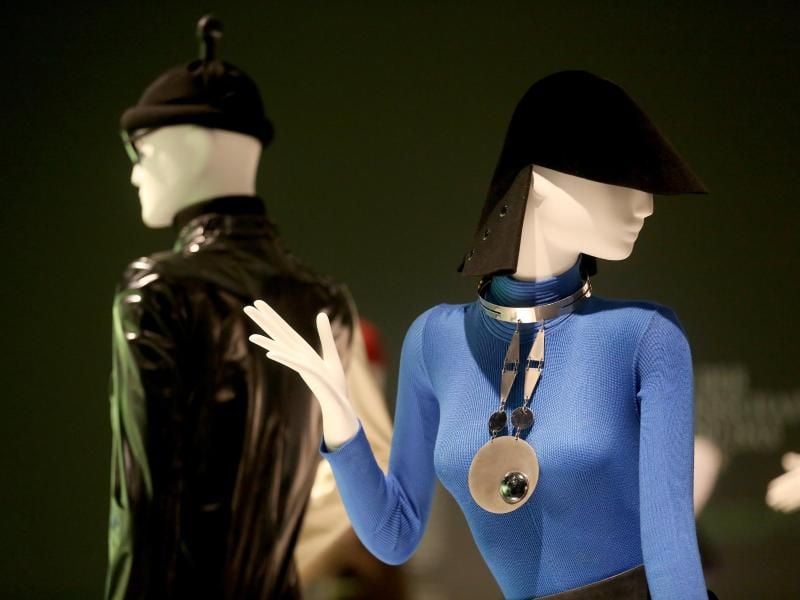 Kleider von Pierre Cardin in der Ausstellung "Pierre Cardin. Fashion Futurist" in Düsseldorf. Foto: Roland Weihrauch