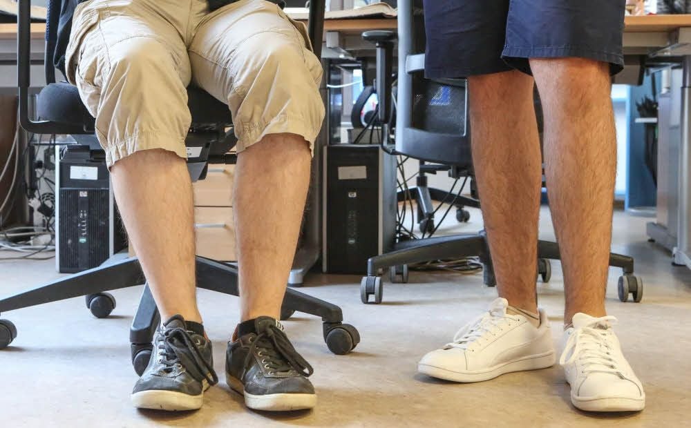 Kurze Hosen sind im Büro mitunter tabu oder zumindest unerwünscht.