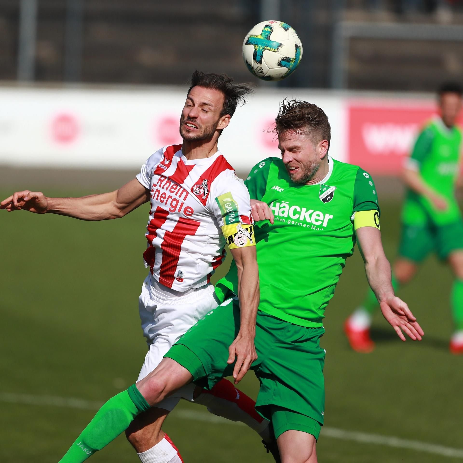 Daniel Flottmann (r.) im Regionalliga-Duell mit Kölns Reserve-Stürmer Roman Prokoph
