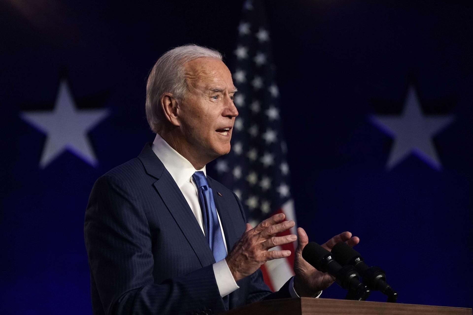 Joe Biden ist überzeugt: „Wir werden diese Wahl gewinnen“. Er sei auf bestem Wege, 300 Wahlleute zu gewinnen - deutlich mehr als die für den Gesamtsieg notwendigen 270 Wahlleute.