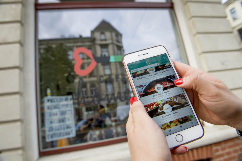 Über die App können sich die Kunden teilnehmende Restaurants in ihrer Umgebung anzeigen lassen und die Mahlzeiten buchen.