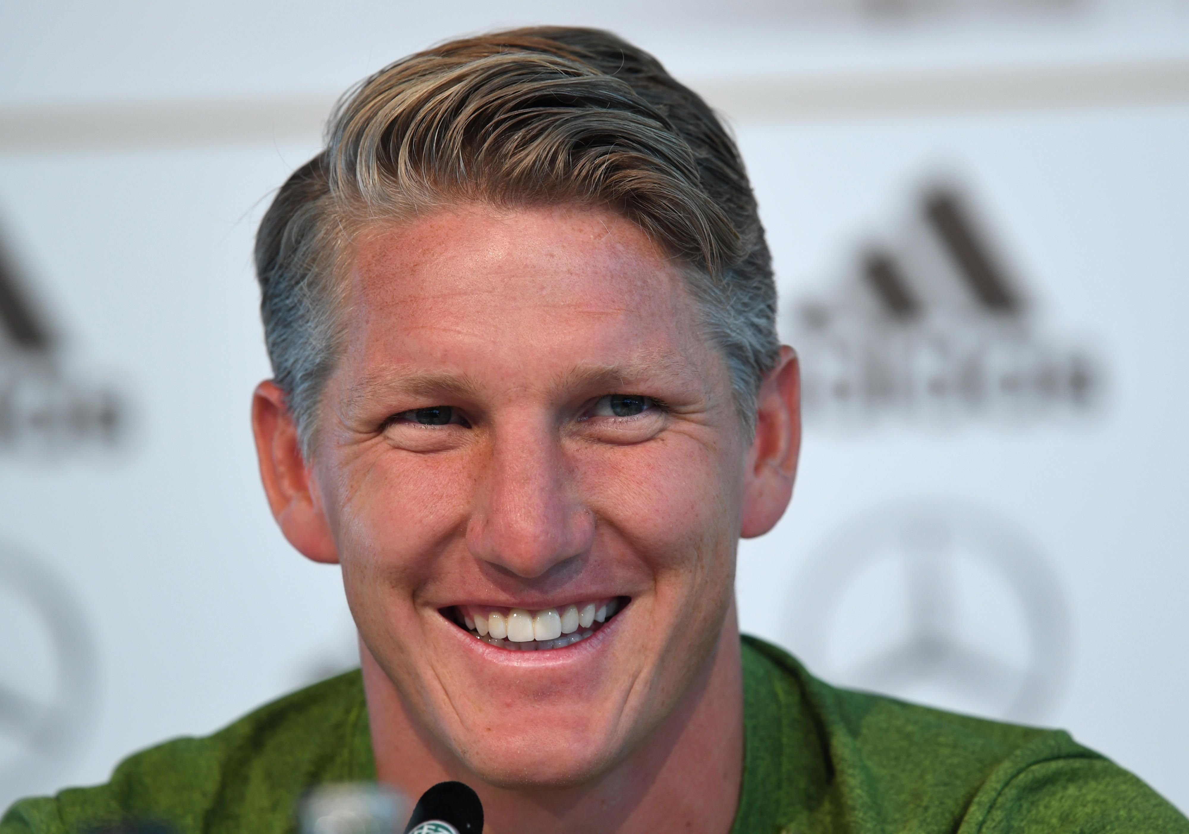 Nationalspieler Bastian Schweinsteiger spricht während einer Pressekonferenz der deutschen Fußballnationalmannschaft in Düsseldorf. Das DFB-Team bereitet sich auf ein Testspiel gegen Finnland am 31.08. in Mönchengladbach vor.