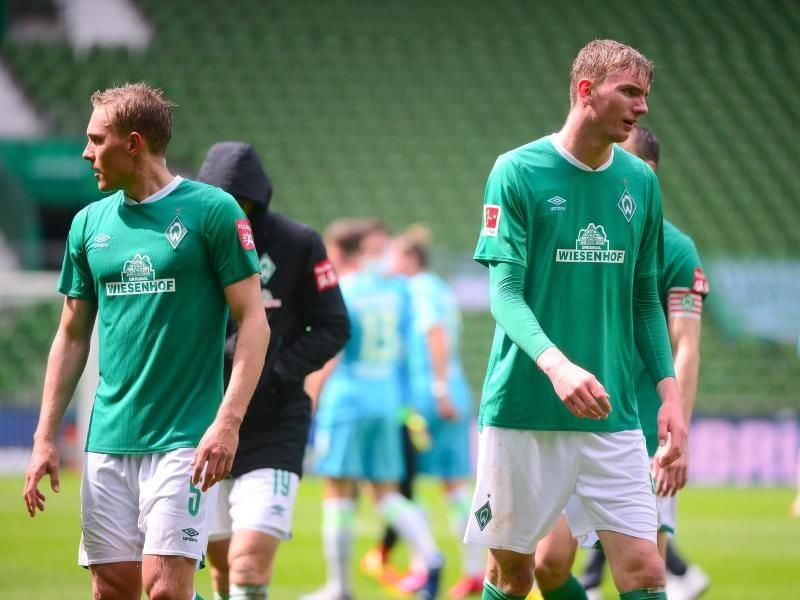Werder Bremen ist nach der Niederlage gegen Wolfsburg jetzt schon sechs Punkte von einem direkten Nichtabstiegsplatz entfernt. Foto: Patrik Stollarz/AFP/Pool/dpa