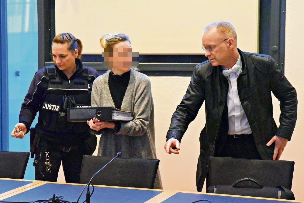 Angeklagt wegen Untreue und Betrug: Die 41-jährige Arztgattin Anja D. bestreitet die Vorwürfe der Staatsanwaltschaft Magdeburg.