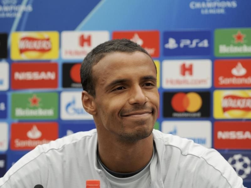 Joel Matip vom FC Liverpool betrachtet die derzeitigen Erfolge der englischen Clubs eher nüchtern. Foto: Rui Vieira/AP