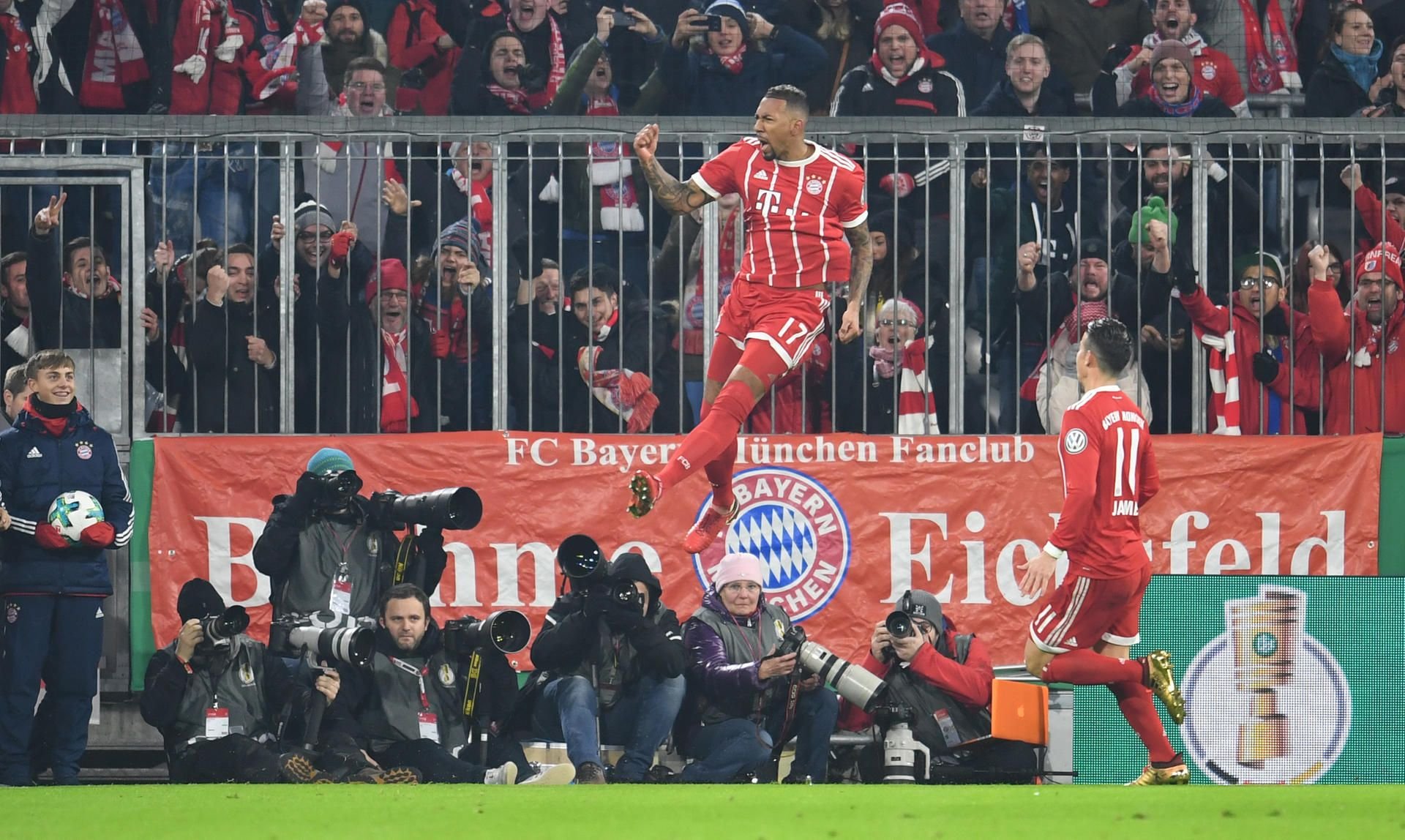 Jerome Boateng von München jubelt über seinen Treffer zum 1:0.