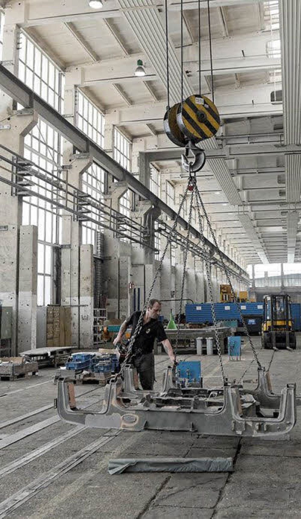 Blick in die Hallen der Dessauer Fahrzeugtechnik: Ab 1. November soll hier unter neuem Namen produziert werden.