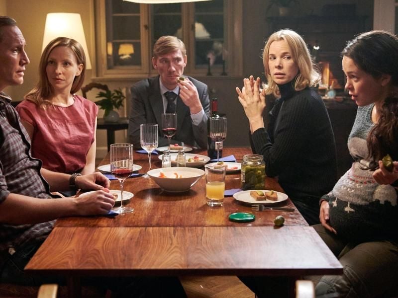 Mit ihrer Schwangerschaft sorgt Ella (Tijan Marei) für Spannungen in der Patchwork-Familie. Foto: ARD Degeto/Reiner Bajo