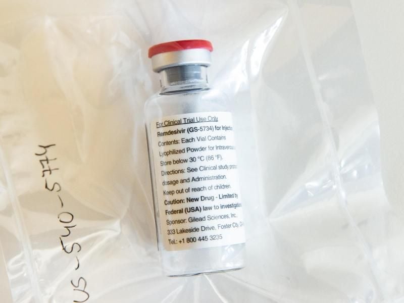 Zur Behandlung schwerer Coronavirus-Infektionen hat die Europäische Arzneimittelbehörde EMA ihre Empfehlungen für den begrenzten Einsatz des Wirkstoffs Remdesivir ausgeweitet. Foto: Ulrich Perrey/dpa-POOL/dpa