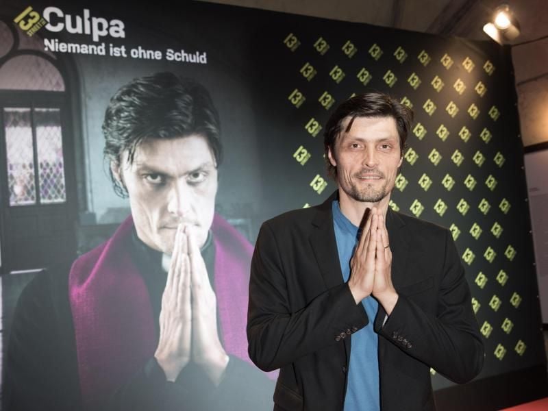 Stipe Erceg bei der Premiere von „Culpa - Niemand ist ohne Schuld” in der Zionskirche in Berlin. Foto: Jörg Carstensen