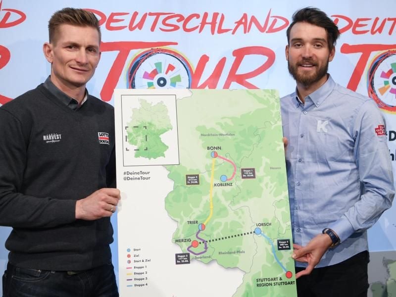 Die beiden deutschen Sprinter André Greipel (l) und Rick Zabel präsentierten die Strecke der Deutschland Tour 2018. Foto: Arne Dedert
