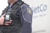 Ein Polizist mit einer der neuen Bodycams: Wann wird es diese dauerhaft in Sachsen-Anhalt geben?