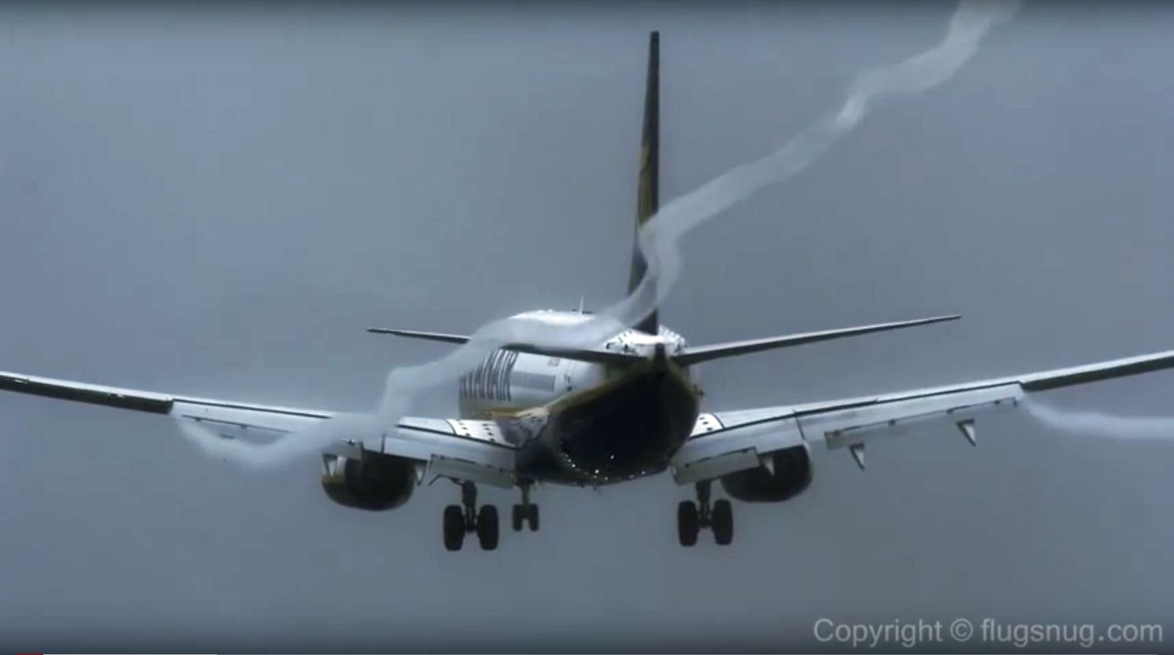So sehen Wirbelschleppen hinter einem Flugzeug aus.