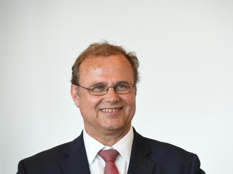 Gut eine Woche nach seiner Ernennung zum Justizminister ist Claus Christian Claussen im Landtag vereidigt worden. Foto: Carsten Rehder/dpa/Archivbild