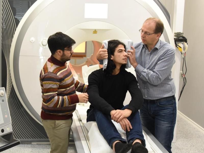 Die Wissenschaftler vom Max-Planck-Institut für Kognitions- und Neurowissenschaften wollen herausfinden, wie eine neue Sprache am effektivsten gelernt wird und was dabei im Gehirn passiert. Foto: Waltraud Grubitzsch