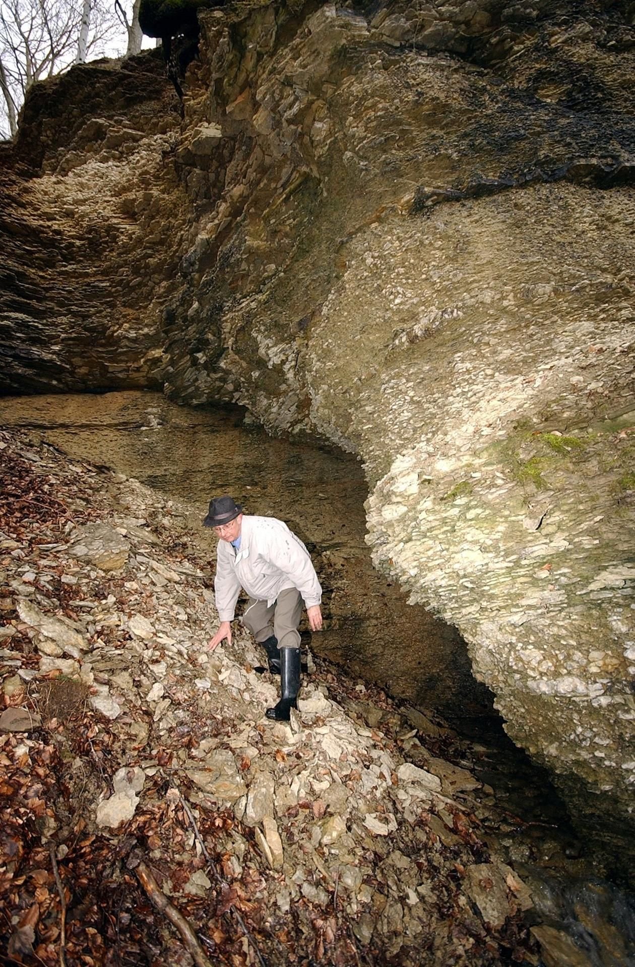 Der Mann hatte mehrere Monate in einer Höhle in der Nähe seiner Heimat gelebt.