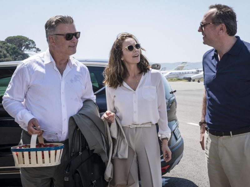 Anne (Diane Lane) ist eigentlich mit Michael Lockwood (Alec Baldwin, l) verheiratet. Aber mit Jacques Clement (Arnaud Viard, r) fährt sie nach Paris. Foto: Eric Caro/Tobis Film