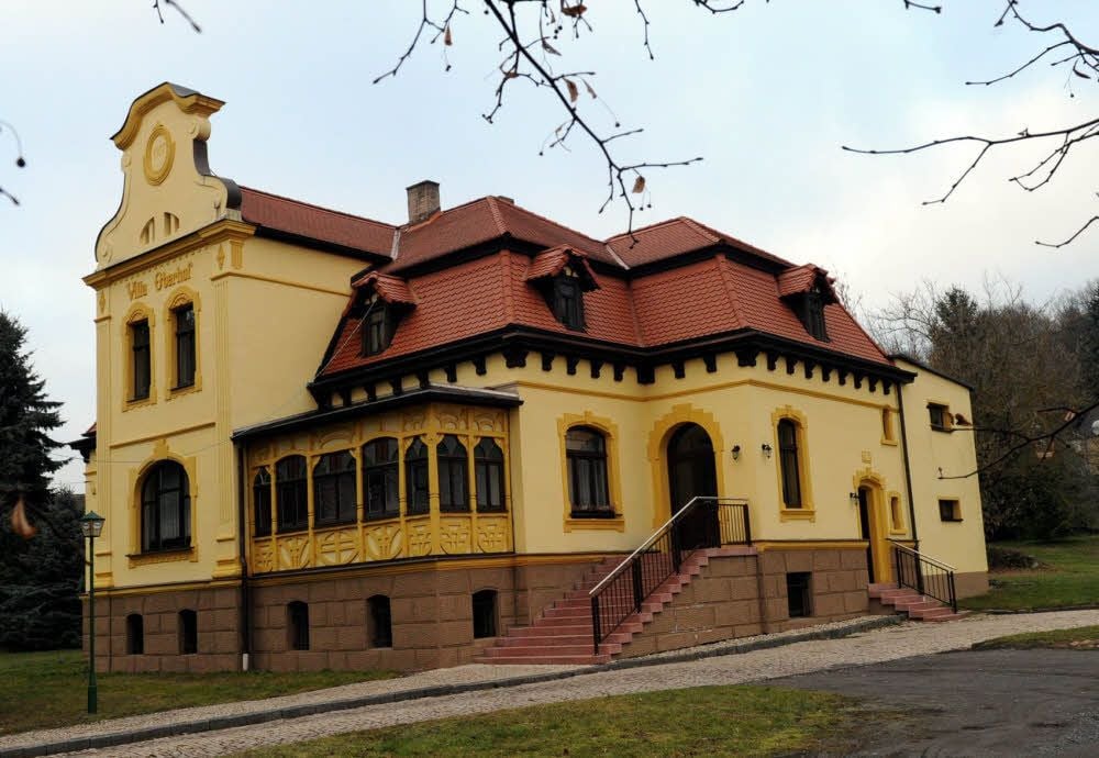 Die Villa Oberhof in Hergisdorf. Die Gasträume befinden sich in einem Teil der Villa.