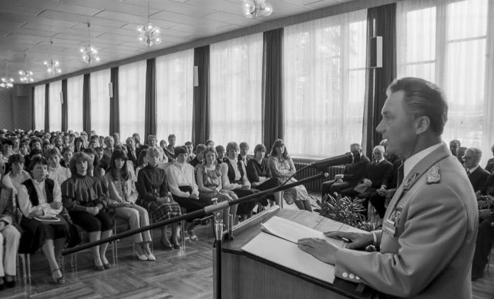 Sigmund Jähn sprach 1984 im Hederslebener Hof bei einer Jugendweihe.
