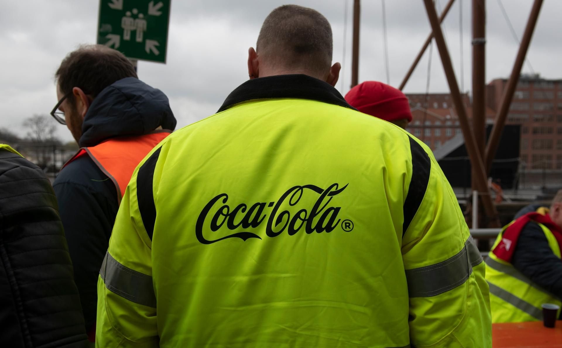Mitarbeiter der Coca-Cola European Partners bei einer Protestaktion in Berlin