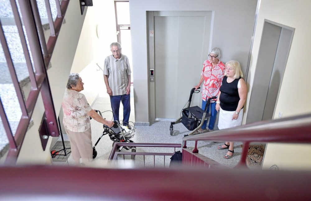 Die Mieter im Töpfer Karree sind sauer. Ein Aufzug ist zwar da, aber sie müssen trotzdem immer den Weg über die Treppe nutzen.