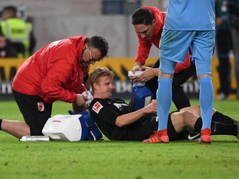 Der FC Augsburg muss zum Hinrundenabschluss eventuell auf Martin Hinteregger verzichten. Foto: Marijan Murat
