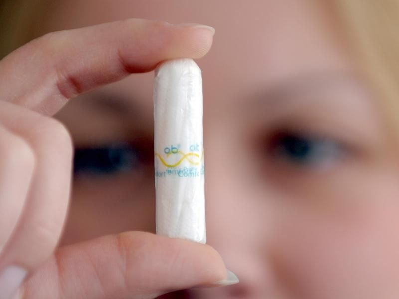 Auf Tampons, Binden und ähnliche Hygieneartikel ist derzeit ein Mehrwertsteuersatz von 19 Prozent fällig. Foto: Federico Gambarini