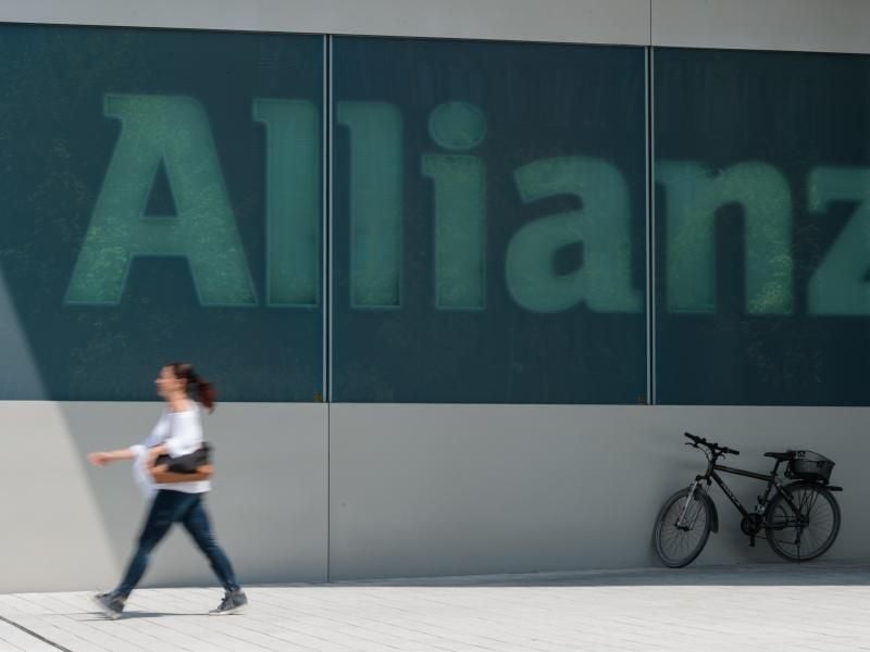 Auch an dem Versicherungsriesen Allianz geht die Corona-Krise nicht spurlos vorüber. Foto: Andreas Gebert/dpa