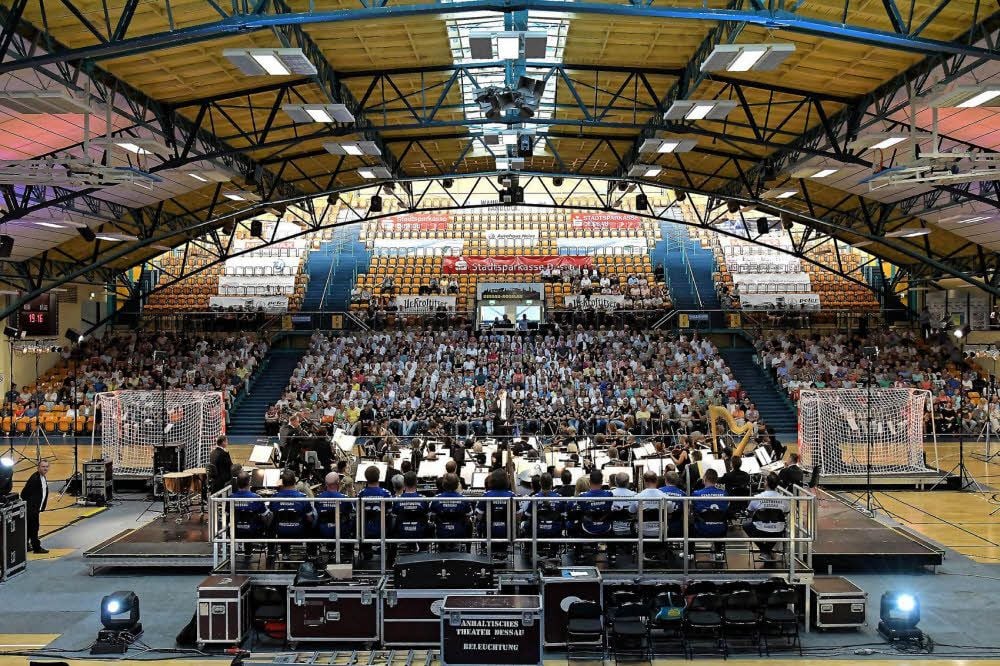In der Anhalt Arena trifft Handball auf Klassik