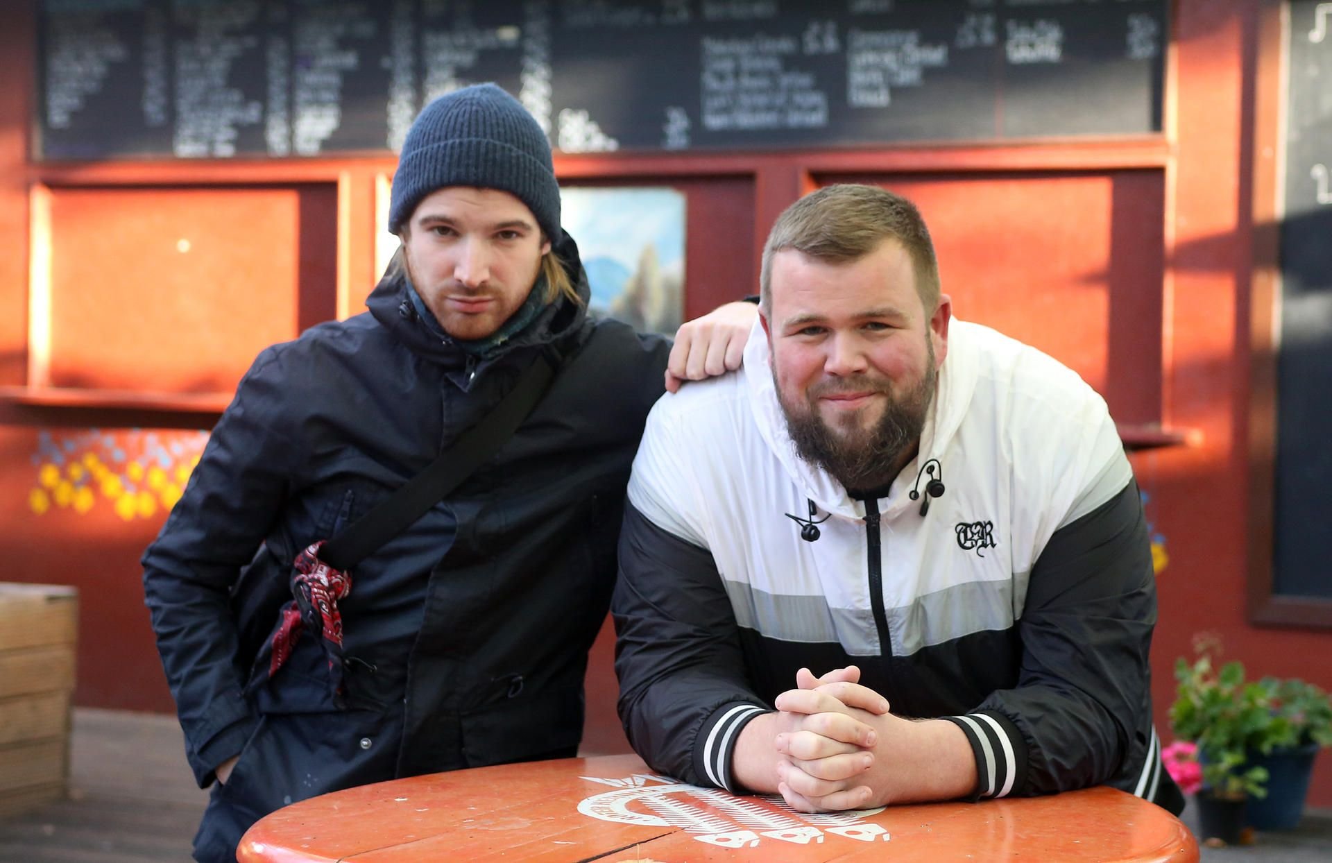 Christoph Sell (l) und Jan „Monchi“ Gorkow von der Band Feine Sahne Fischfilet.