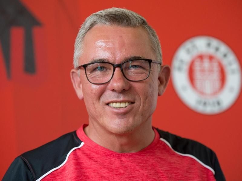 St. Paulis neuer Cheftrainer Olaf Janßen. Foto: Axel Heimken/Archiv