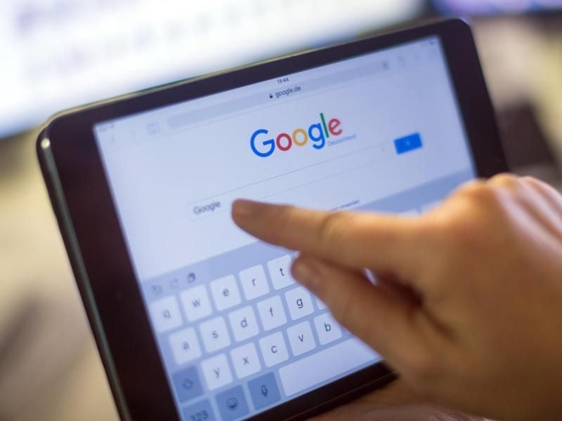 Dass Spuren beim Surfen im Internet verfolgt werden können, sollte generell ausgestellt sein, fordert der vzbv. Foto: Lukas Schulze