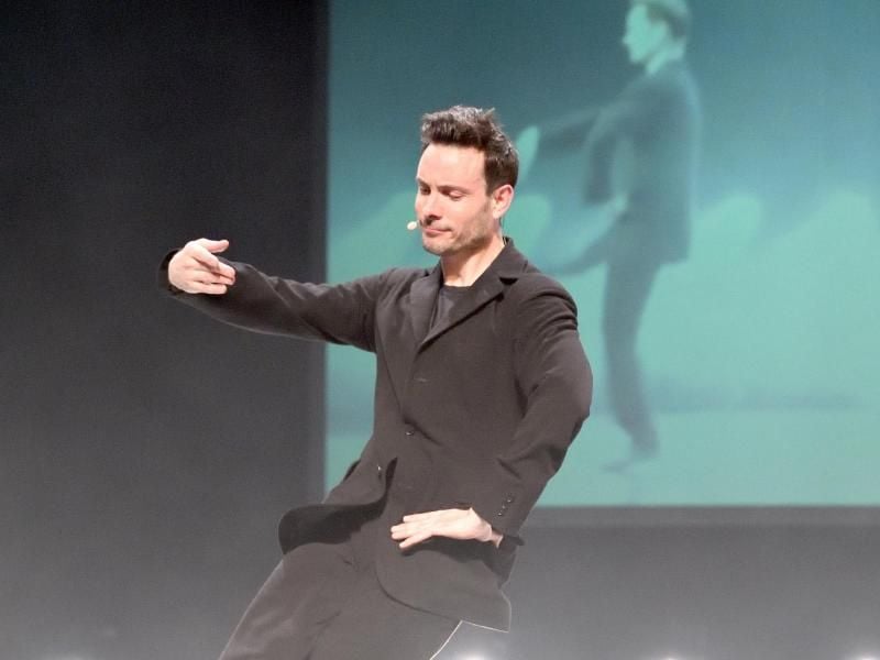 Eric Gauthier, Tänzer und Leiter der Companie Gauthier Dance, bei Proben für das Stück „The Gift”. Foto: Bernd Weissbrod