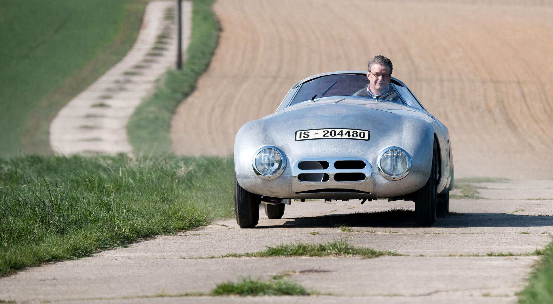 Der stromlinienförmige Aluminium-Flitzer hatte 1939 auf der Autobahn bei Dessau vier Weltrekorde gebrochen.