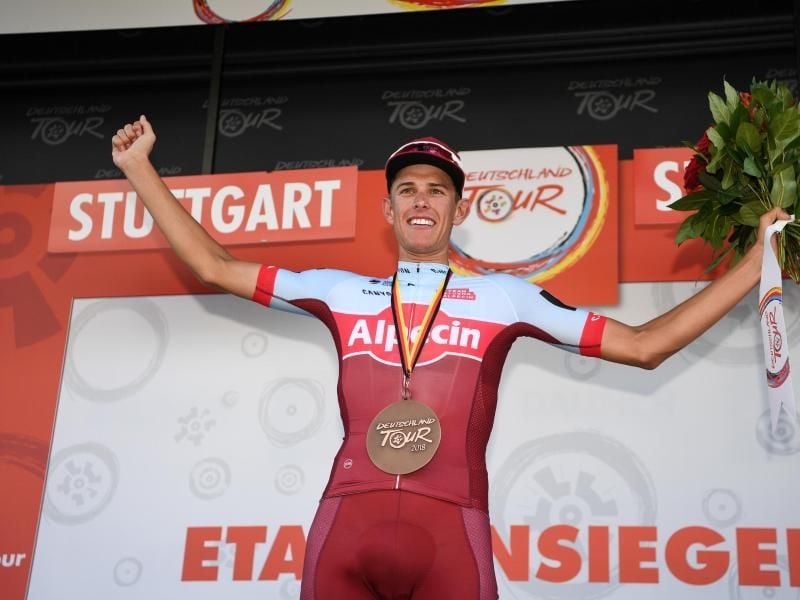 Nils Politt feiert in Stuttgart seinen Sieg auf der Schlussetappe der Deutschland Tour 2018. Foto: Felix Kästle