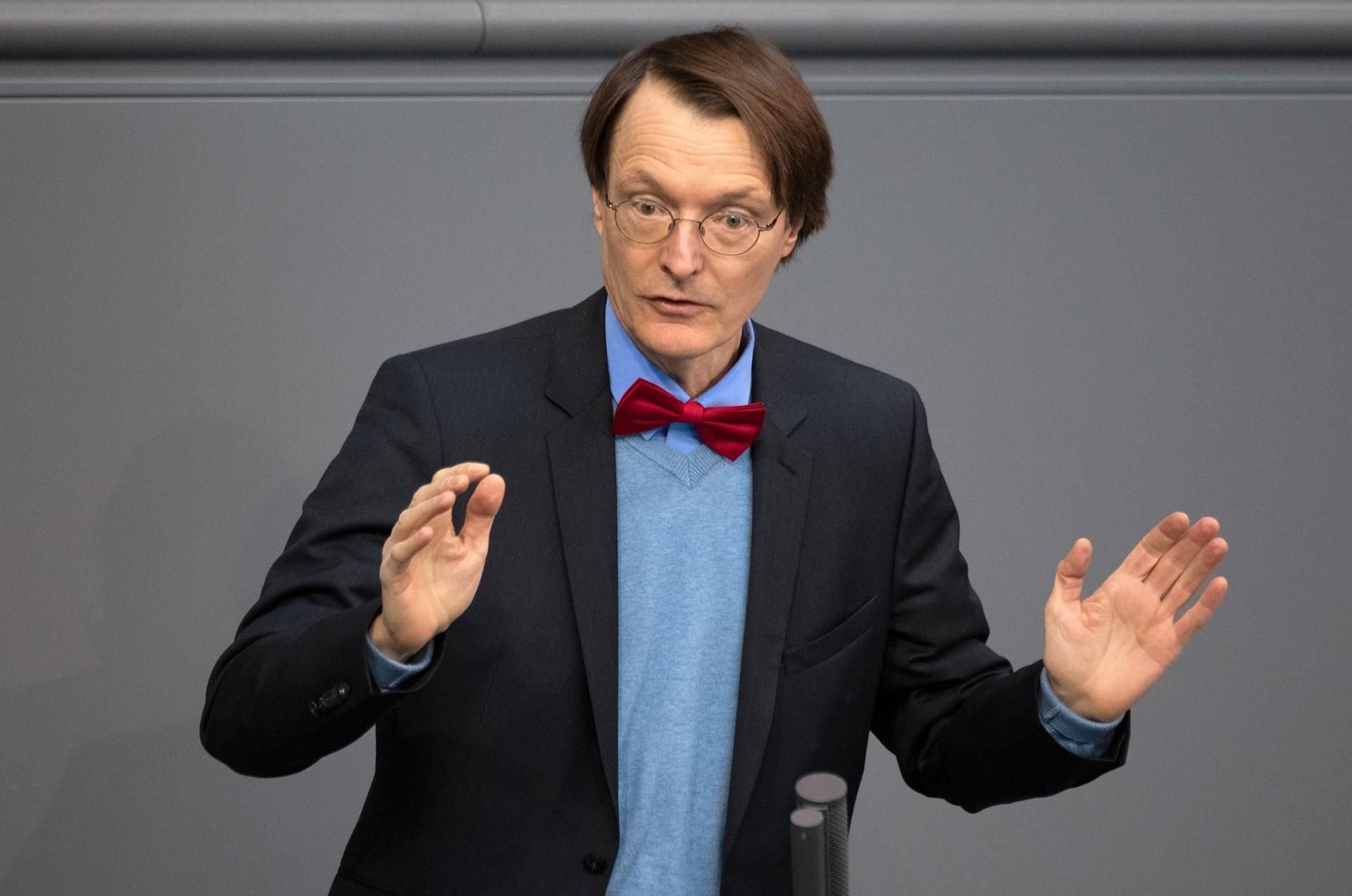 Karl Lauterbach will Menschen helfen, die unter Einsamkeit in der Gesellschaft leiden.