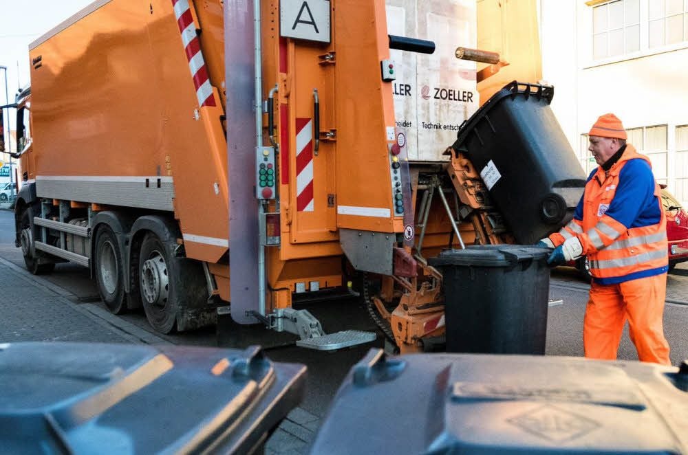 Die Müllentsorgung im Saalekreis wird ab 2019 teurer. Unter anderem, weil die Ausgaben für Treibstoff in den vergangenen Jahren gestiegen sind.