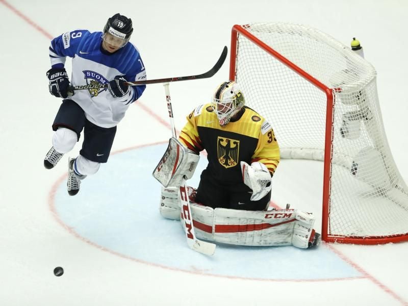 War ein starker Rückhalt: DEB-Keeper Mathias Niederberger. Foto: Petr David Josek/AP
