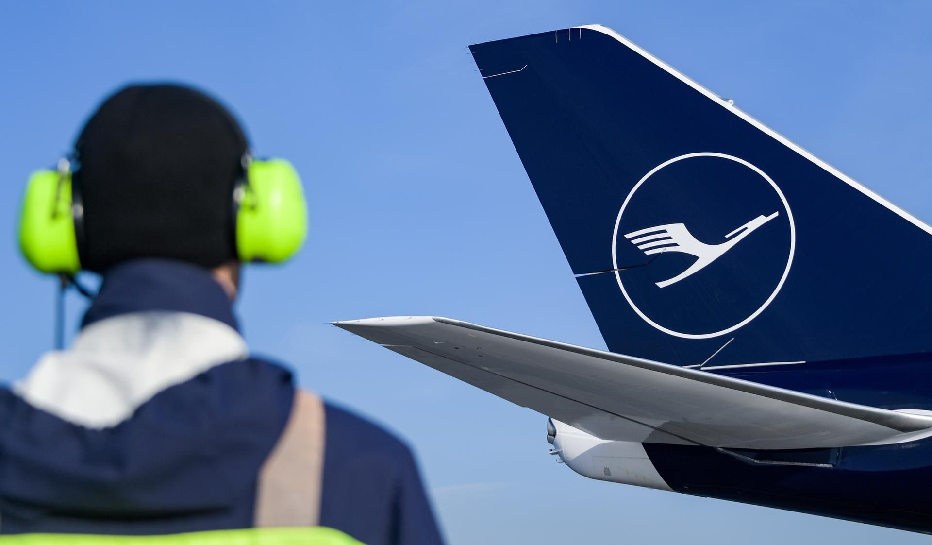 Am Paderborner Flughafen musste eine Lufthansa-Maschine geräumt werden. (Symbolbild)