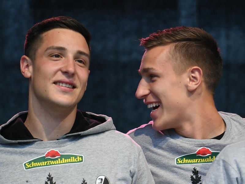 Die Gebrüder Schlotterbeck, Keven (l) und Nico Schlotterbeck, bleiben beim SC Freiburg. Foto: Patrick Seeger