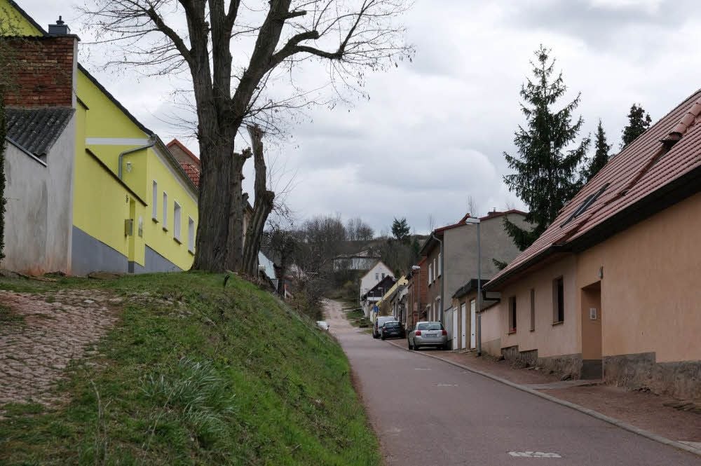 In dieser Straße spielte sich die Attacke auf die junge Pflegekraft ab. Sie flüchtete vom Hof des Täters ins Freie.