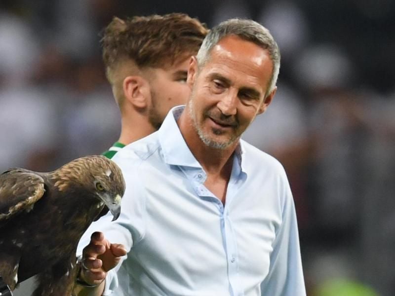 Eintracht-Trainer Adi Hütter warnt vor dem Spiel gegen Straßburg: „Wir brauchen eine sehr intelligente Spielweise und eine sehr gute Defensive.” Foto: Arne Dedert