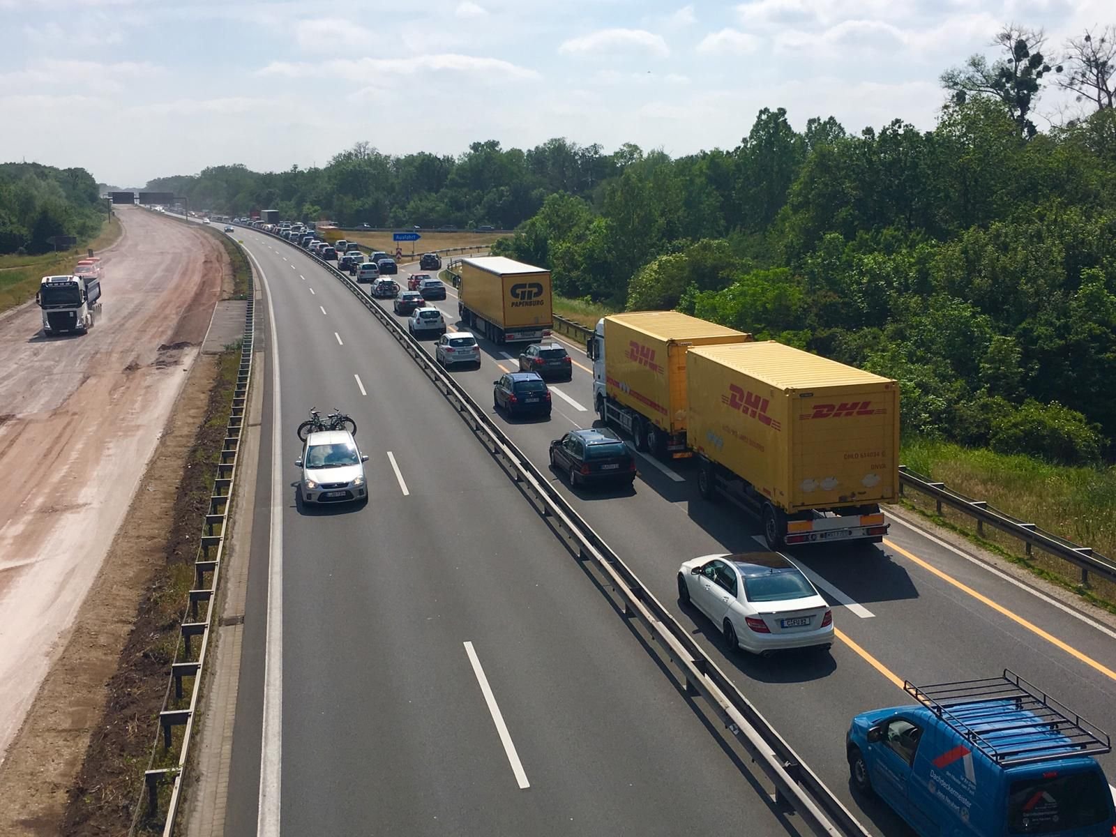 Zwischen Vockerode und Dessau-Ost staut sich der Verkehr.