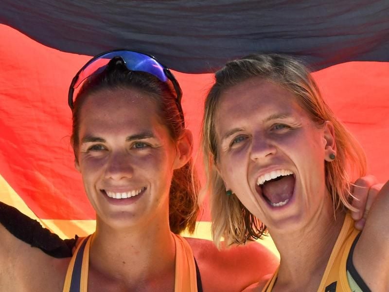 Laura Ludwig (r) und Kira Walkenhorst spielen in Hamburg um den Sieg im Welttour-Finale. Foto: Herbert Neubauer