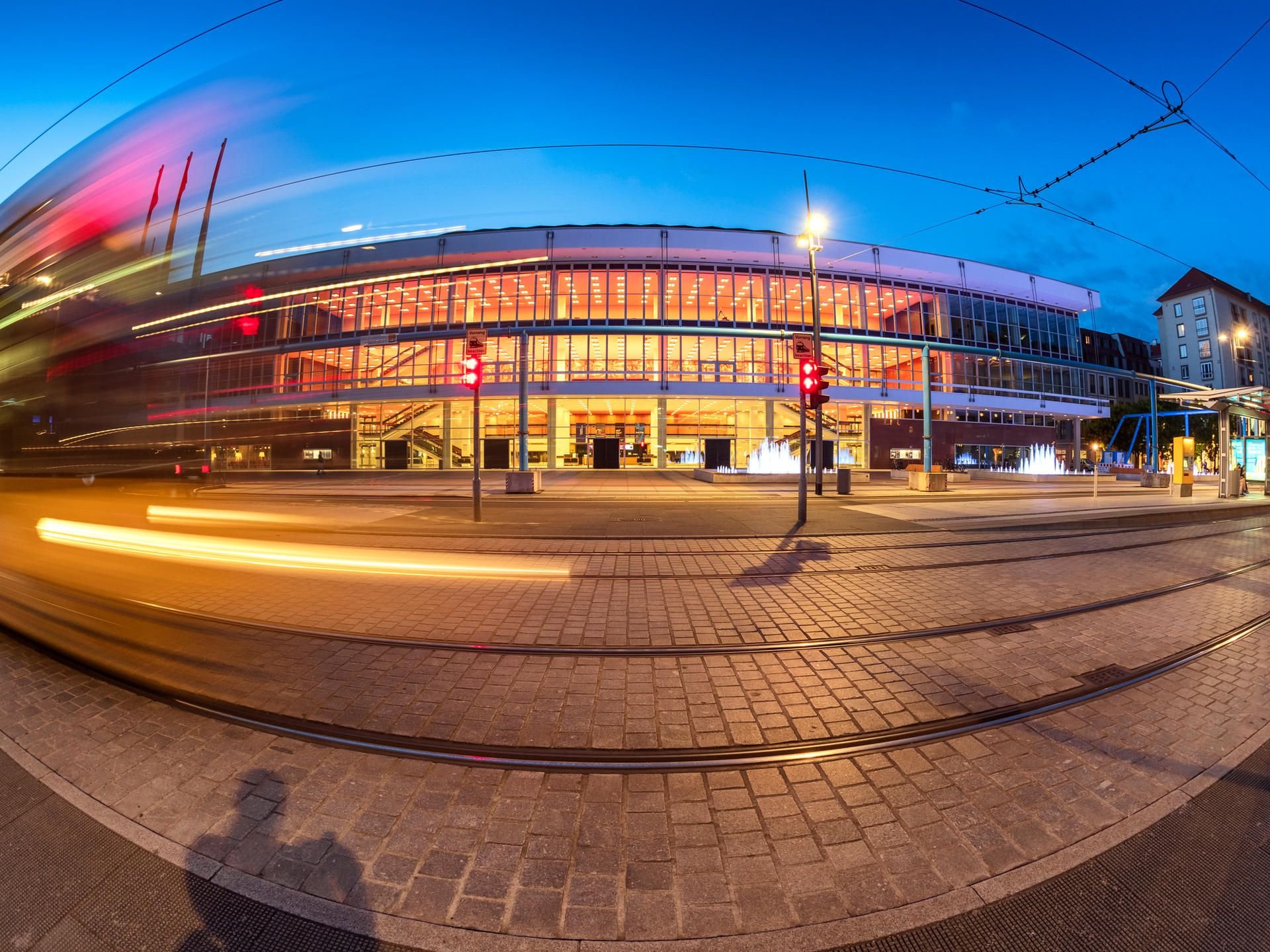 Die Herkuleskeule spielt im Kulturpalast Dresden.