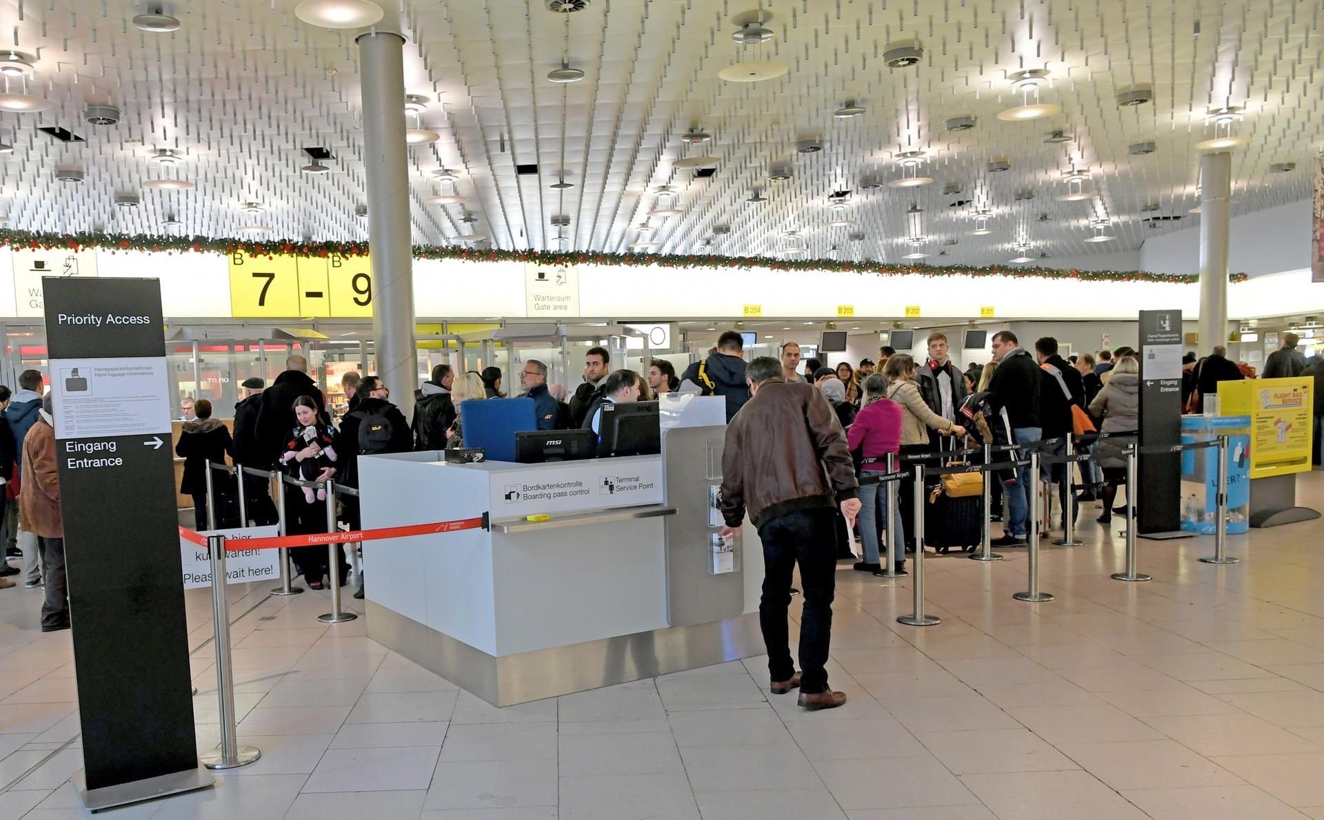 Der Verkehr am Flughafen Hannover stand am Samstag stundenlang still.