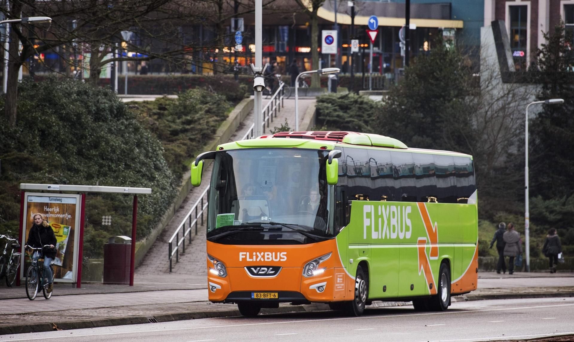 Das Fernbusunternehmen „Flixbus“ stellt einen großen Konkurrenten zur „deutschen Bahn“ da.
